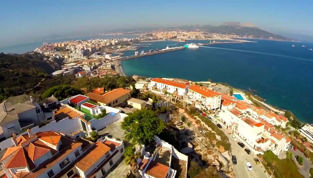 Vista de la ciudad de Ceuta y su puerto