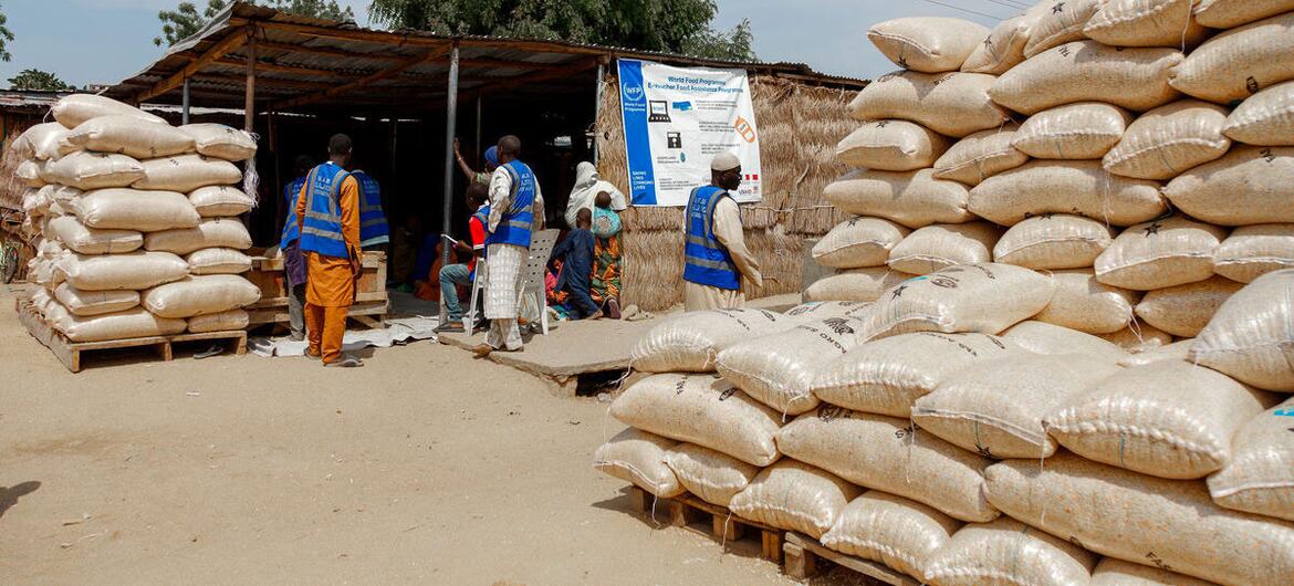 Distribución de ayuda alimentaria de emergencia del Programa Mundial de Alimentos en Nigeria
